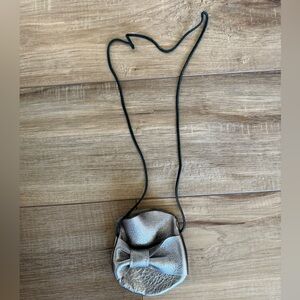 Little Girls Metallic Chrome Genuine Leather Bow Crossbody Bag